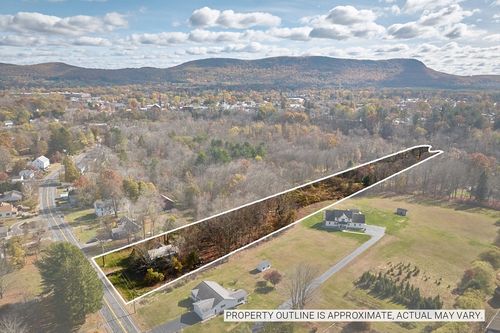 38 West St, Easthampton, MA, 01027-1326 | Card Image