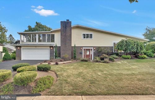 301 Warwick Dr, WYOMISSING, PA, 19610-1821 | Card Image