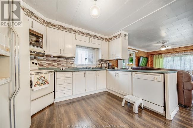 5 Elm Crt, Home with 2 bedrooms, 1 bathrooms and null parking in Mcgregor ON | Image 18