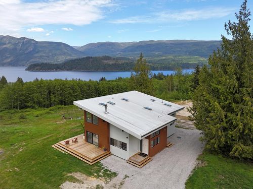 6400 Crowston Rd, Sechelt, BC, V7Z0L1 | Card Image