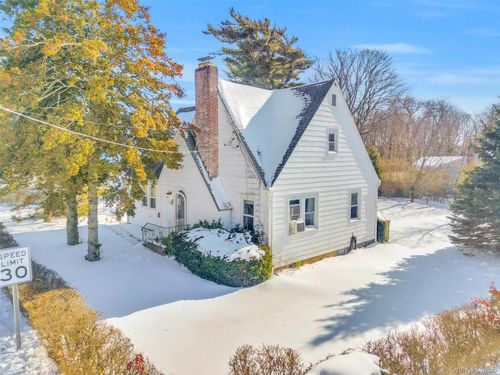 bay-shore-ny-11706-42 Greenwood Road, Islip, NY, 11706 | Card Image