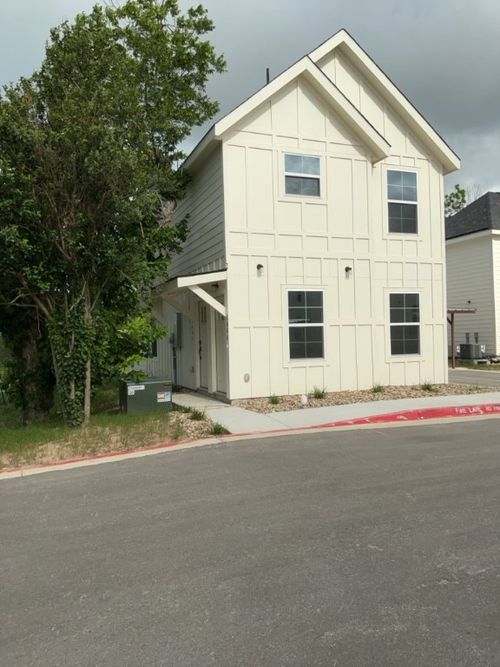 1402-2002 W 2nd St, Taylor, TX, 76574-2550 | Card Image