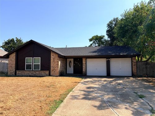 1025 Fox River Ln, Fort Worth, TX, 76120-3413 | Card Image