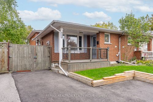 1122 Valley Crt, Oshawa, ON, L1J3M5 | Card Image