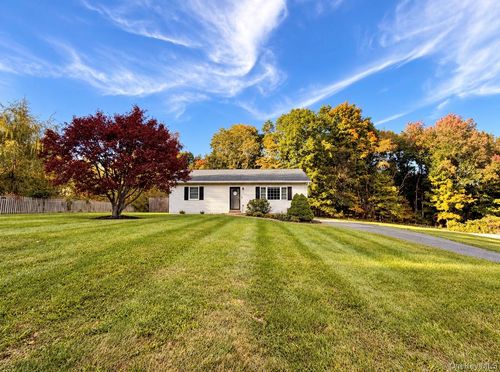 15 Countryman Ln, Wallkill, NY, 12589-2723 | Card Image