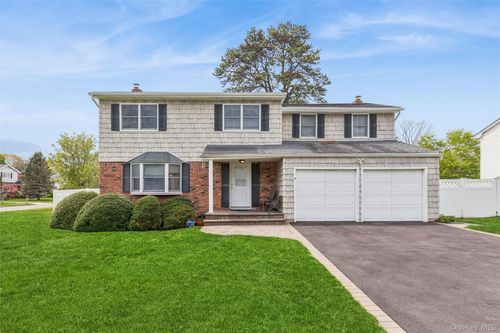 2 Garvey Dr, Smithtown, NY, 11788-2715 | Card Image