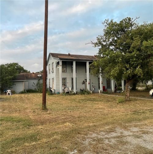 200 W Main St, Sinton, TX, 78387-2630 | Card Image