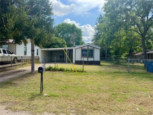 1104 Smith St, Navasota, TX, 77868-2024 | Card Image
