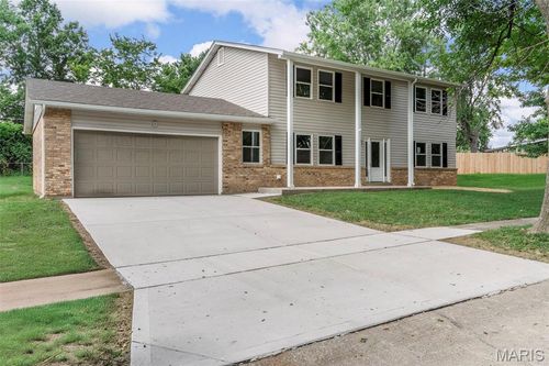 3009 Sugar Mill Ct, Saint Louis, MO, 63129-5215 | Card Image