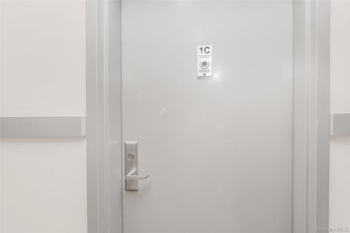 1c-409 Warburton Avenue, Yonkers, NY, 10701 | Card Image