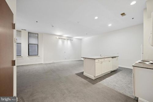 205w-1001 Chestnut St, PHILADELPHIA, PA, 19107-4219 | Card Image