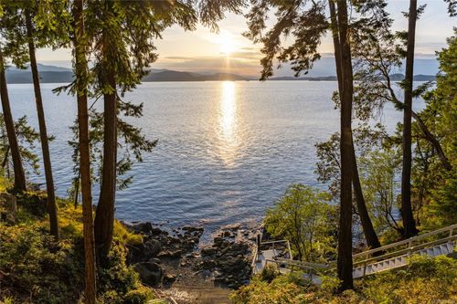 1604 Storm Cres, Pender Island, BC, V0N2M2 | Card Image