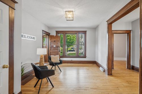 909 22nd Ave Ne, Minneapolis, MN, 55418-3605 | Card Image