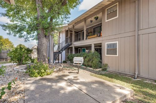 a-8621 Putnam Dr, Austin, TX, 78757-7138 | Card Image