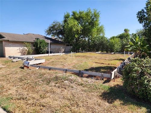 135 Willow Cir, Harlingen, TX, 78552 | Card Image