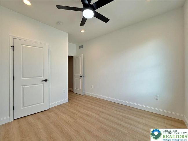 9858 Old 22, House other with 4 bedrooms, 4 bathrooms and null parking in Breinigsville PA | Image 17