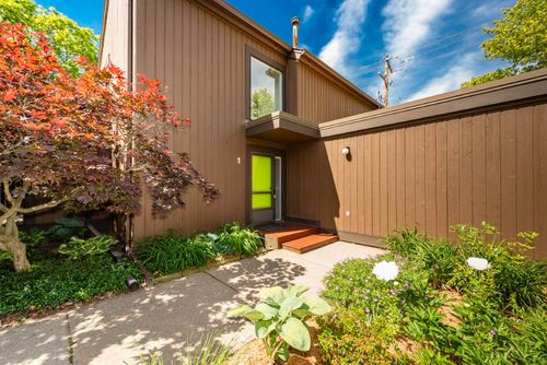 1 Westbury Ct, Ann Arbor, MI, 48105-1411 | Card Image