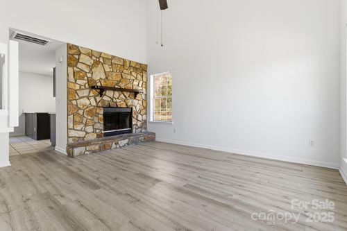 6113 Windsor Gate Ln, Charlotte, NC, 28215-4254 | Card Image