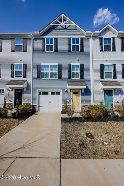 424 Emerald Shire Way, Zebulon, NC, 27597-4536 | Card Image