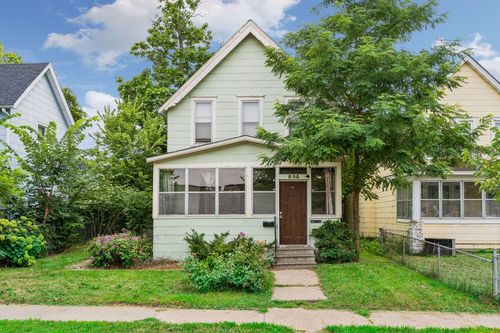 894 Beech St, Saint Paul, MN, 55106-4525 | Card Image