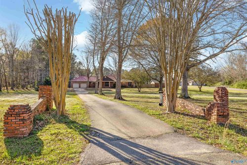 342 Shoal Creek Rd, Hartselle, AL, 35640-7044 | Card Image