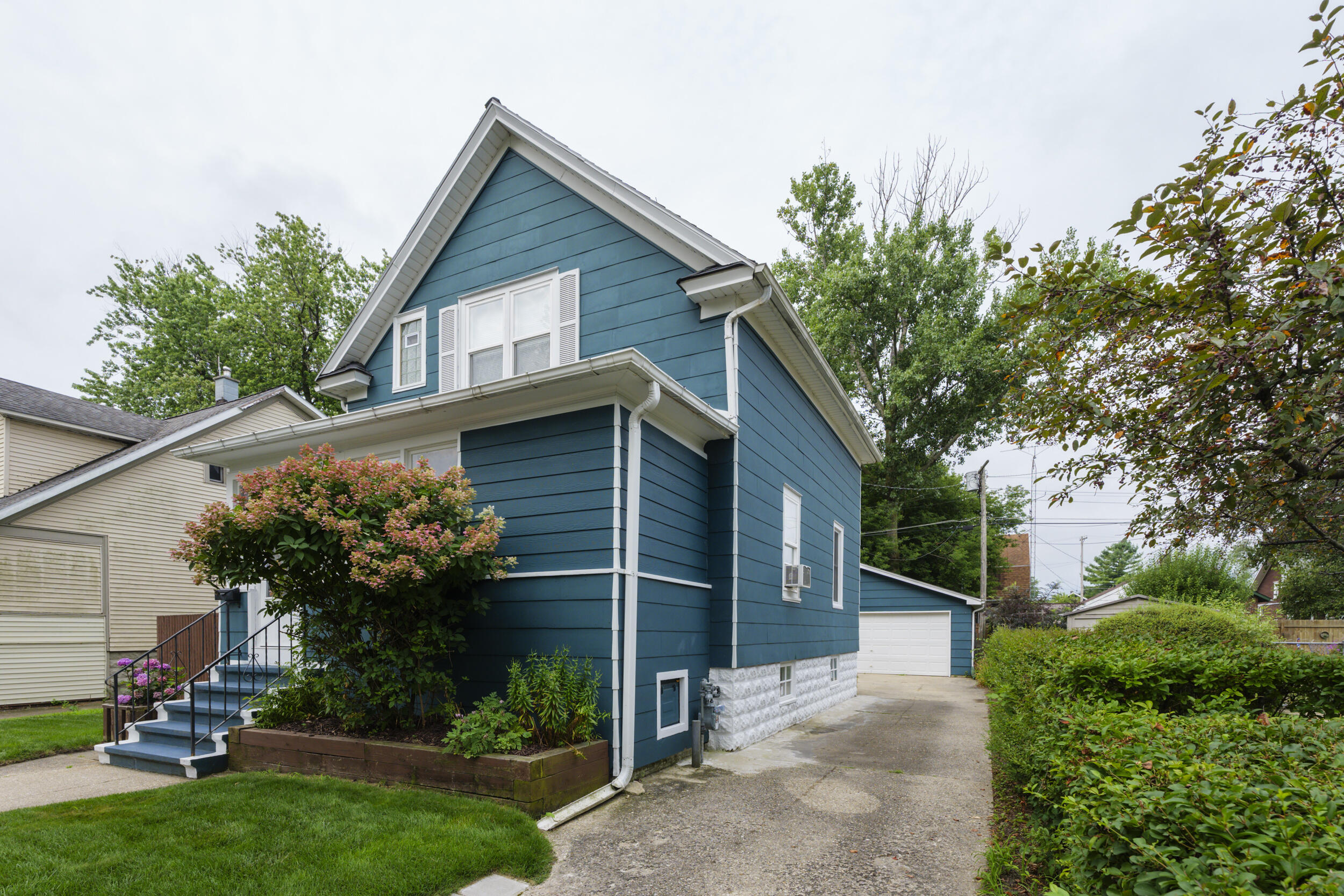 10th Ave, Kenosha, WI 53143