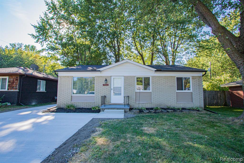 Detroit St, Harrison Township, MI 48045