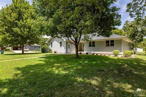 325 Main St, Mc Farland, KS, 66501-8818 | Card Image
