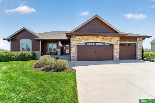 827 Wedgewood Ct, Plattsmouth, NE, 68048-8027 | Card Image