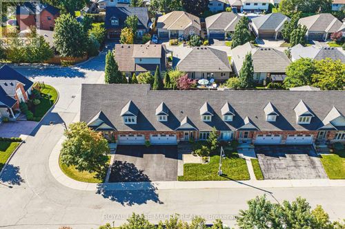44-31 Book Road, Grimsby (Grimsby East), ON, L3M2M3 | Card Image