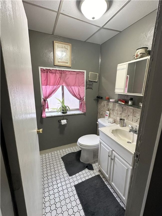 1/2 bath main floor | Image 15