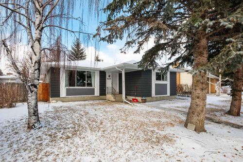 11468 Braniff Road Sw, Home with 4 bedrooms, 2 bathrooms and 4 parking in Calgary AB | Card Image
