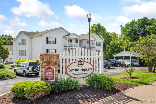 b-100 Towne Square Ct, Eureka, MO, 63025-1914 | Card Image