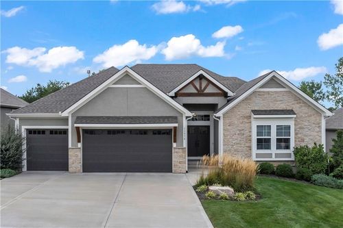 11570 S Montclaire Dr, Olathe, KS, 66061-4258 | Card Image