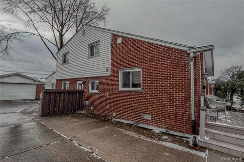 17858 Summer Ln S, Fraser, MI, 48026-4603 | Card Image