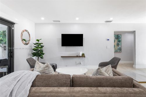 0-19421 Ne 18th Ct, Miami, FL, 33179-3655 | Card Image