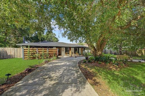 302 Bear Dr, Gulf Breeze, FL, 32561-4218 | Card Image