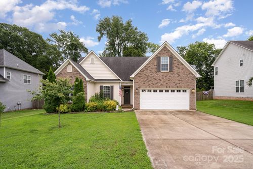 220 Ridge Dr, Harrisburg, NC, 28075-8446 | Card Image