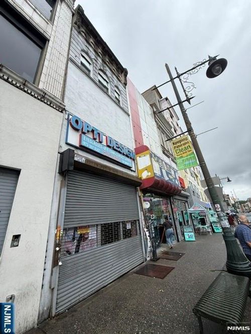 140 Main St, Paterson, NJ, 07505-1023 | Card Image