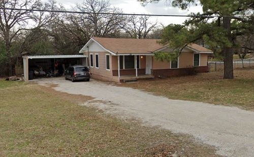 220 School St, Azle, TX, 76020-3300 | Card Image