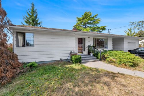 2215 Edgelow St, Saanich, BC, V8N1R6 | Card Image