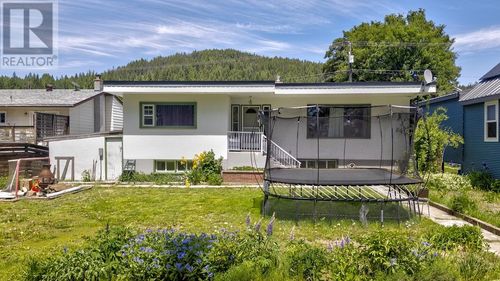 2120 Third Ave, Rossland, BC, V0G1Y0 | Card Image