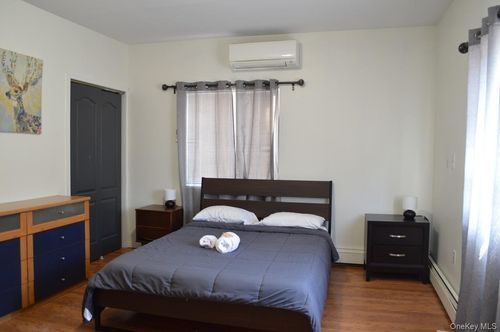 5044 47th Street, New York, NY, 11377 | Card Image