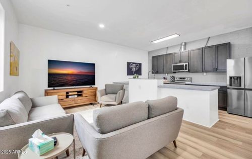 842 S Farmer Ave, Tempe, AZ, 85281-5537 | Card Image