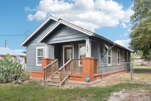 107 W Gilbert St, Falls City, TX, 78113-6013 | Card Image