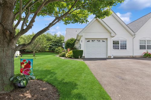 32 Summerfield Ln N, Riverhead, NY, 11901-5323 | Card Image