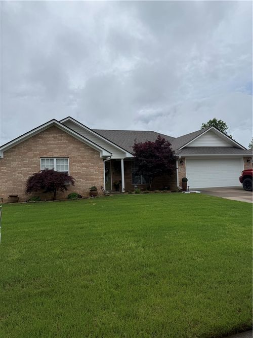 216 Thornwood Ln, Russellville, AR, 72802-6911 | Card Image