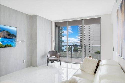 706-1300 Brickell Bay Dr, Miami, FL, 33131-3382 | Card Image