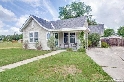 1415 W Mistletoe Ave, House other with 2 bedrooms, 2 bathrooms and null parking in San Antonio TX | Image 1