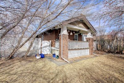 114 7 Ave Nw, House detached with 2 bedrooms, 2 bathrooms and 1 parking in Calgary AB | Image 2